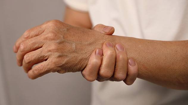 신경근병증은 척수에서 뻗어 나온 신경근이 손상되어 발생하는 질환이다｜출처: 클립아트코리아