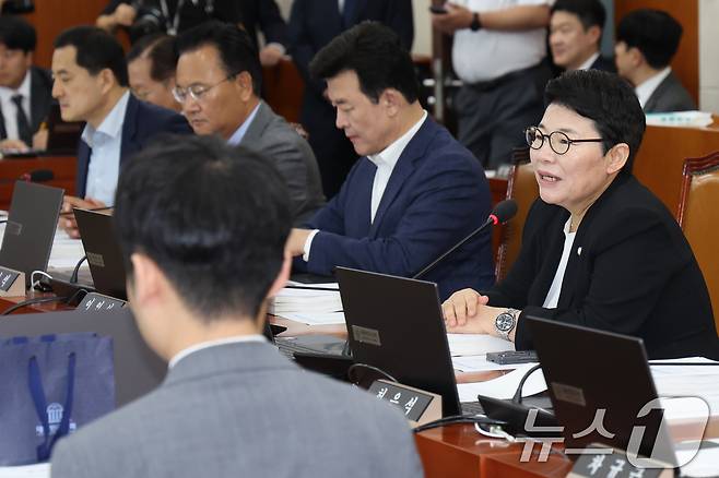 임이자 국민의힘 의원이 9일 오전 서울 여의도 국회에서 열린 제427회국회(임시회) 기획재정위원회 제1차 전체회의에서 인사말을 하고 있다. 2025.7.9/뉴스1 ⓒ News1 안은나 기자