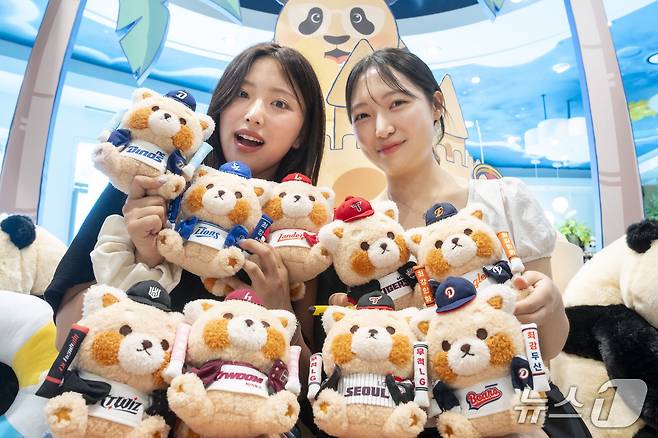 승리요정으로 변신한 '레시' 인형(에버랜드 제공)