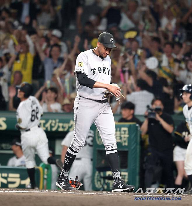 마르티네스는 지난 3일 한신전 9회 끝내기 실점을 했다. 31경기를 이어온 무실점 기록에 마침표가 찍혔다. 사진캡처=요미우리 자이언츠 SNS