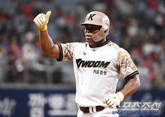 26일 서울 고척스카이돔에서 열린 KIA-키움전. 11회말 무사 대타 스톤이 안타를 친 후 기뻐하고 있다. 고척=정재근 기자 cjg@sportschosun.com/2025.6.26/