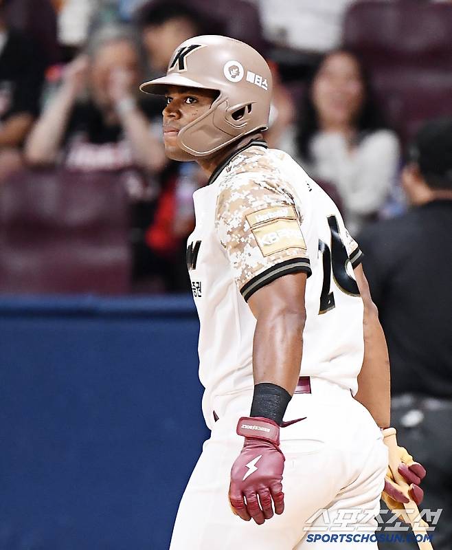 25일 서울 고척스카이돔에서 열린 KIA-키움전. 6회말 1사 스톤이 파울 플라이로 물러나고 있다. 고척=정재근 기자 cjg@sportschosun.com/2025.6.25/