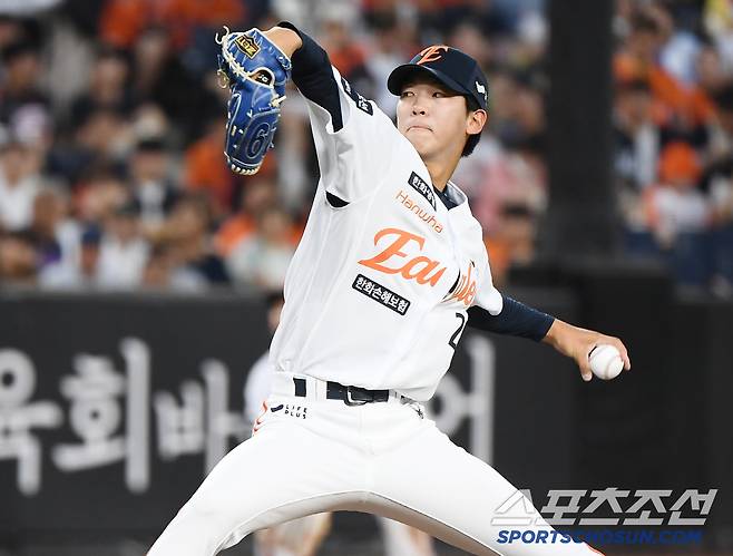 1일 대전 한화생명볼파크에서 열린 NC-한화전. 황준서가 5회초 등판해 투구하고 있다. 대전=정재근 기자 cjg@sportschosun.com/2025.7.1/