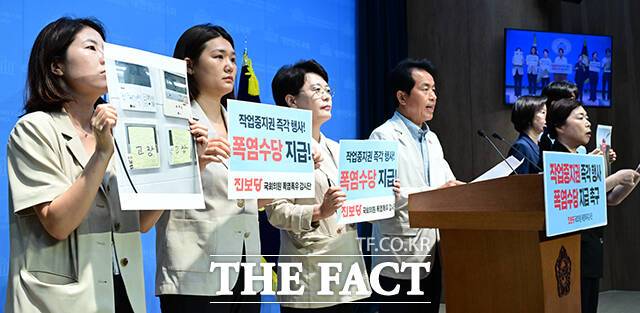 윤종오 진보당 원내대표가 10일 '작업중지권 즉각 행사 및 예비비 편성 폭염수당 지급' 촉구 기자회견을 열고 발언하고 있다. /국회=남윤호 기자