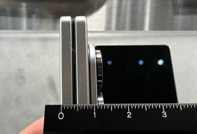 갤럭시Z폴드7 카메라 부분 두께 (사진=지디넷코리아 신영빈 기자)