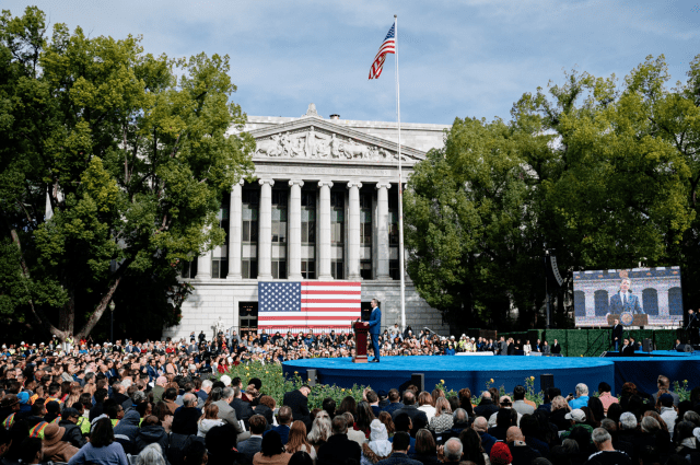 지난 2023년 취임식 선서를 하는 개빈 뉴섬 캘리포니아 주지사 (사진=위키 커먼스)