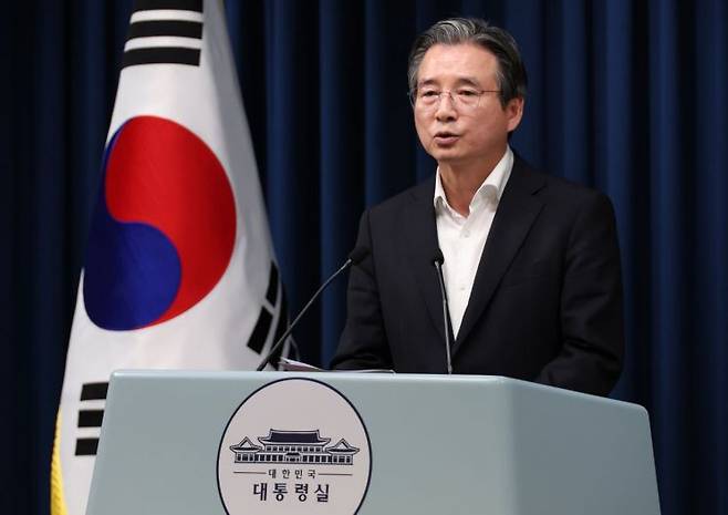 김용범 정책실장이 10일 용산 대통령실 기자회견장에서 RE100 산업단지 관련 브리핑을 하고 있다. 연합뉴스