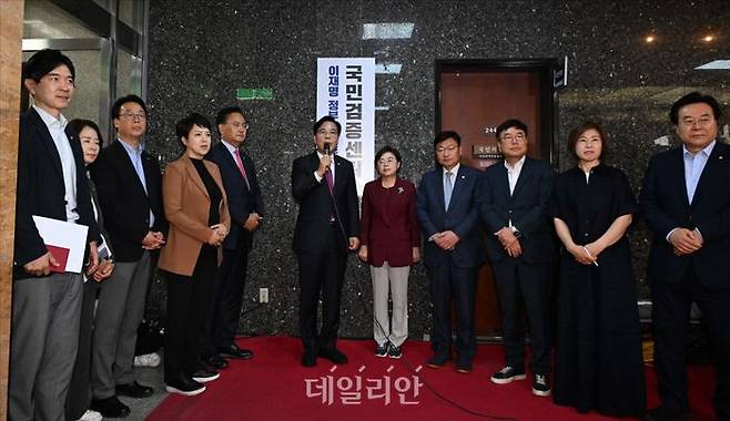 송언석 국민의힘 비상대책위원장 겸 원내대표가 8일 국회에서 열린 '이재명 정부 공직후보자 국민검증센터' 현판식을 마치고 발언하고 있다. ⓒ데일리안 홍금표 기자