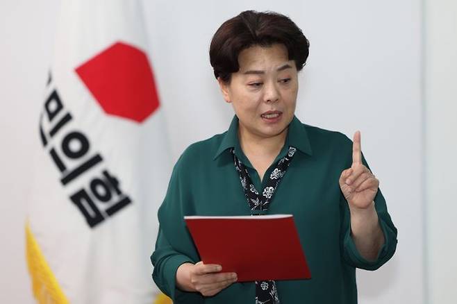 윤희숙 국민의힘 혁신위원장이 10일 오후 서울 여의도 국민의힘 중앙당사에서 열린 혁신위 1차 회의 결과 브리핑에서 질문에 답하고 있다. ⓒ뉴시스