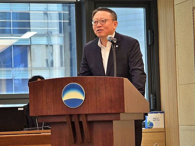 정진완 우리은행장이 10일 서울 중구 우리은행 본점 5층에서 열린 '포용적 금융 플랫폼 기자설명회'에서 인사말을 하고 있다. 우리은행 제공