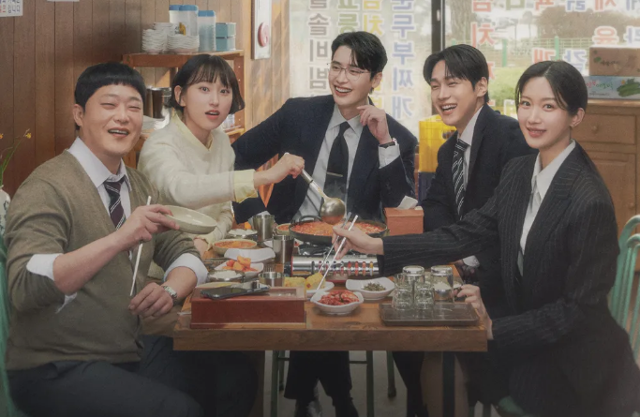 경력 10년 미만, 월급쟁이 변호사들의 희노애락을 담은 드라마 '서초동'. tvN 제공