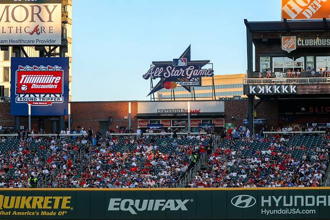 <yonhap photo-2490=""> Jul 2, 2025; Atlanta, Georgia, USA; The all star game logo on a sign at Truist Park during a game between the Atlanta Braves and Los Angeles Angels in the third inning. Mandatory Credit: Brett Davis-Imagn Images/2025-07-03 10:25:58/ <저작권자 ⓒ 1980-2025 ㈜연합뉴스. 무단 전재 재배포 금지, AI 학습 및 활용 금지></yonhap>
