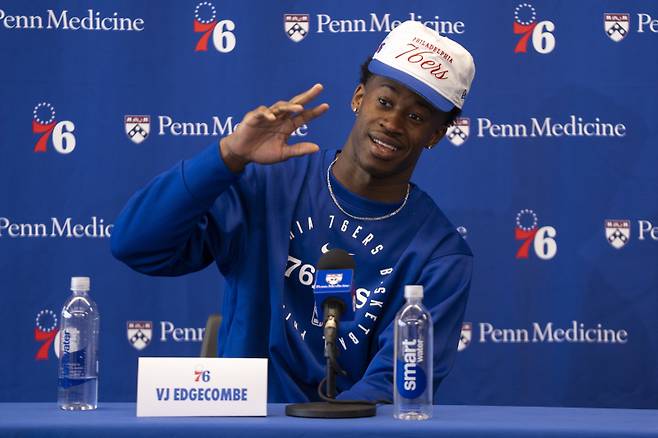 <yonhap photo-1434="">2025 NBA 신인 드래프트 1라운드 전체 3순위로 지명된 VJ 에지콤. [AP=연합뉴스]</yonhap>