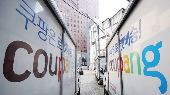 서울 중구의 한 주차장에 쿠팡 배달 차량이 주차돼 있다. 뉴스1