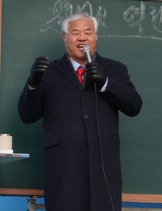 1월19일 오전 서울 동화면세점 인근 세종대로에서 전광훈 사랑제일교회 목사가 광화문 전국 주일 연합 예배에 참석해 발언하고 있다. 연합뉴스