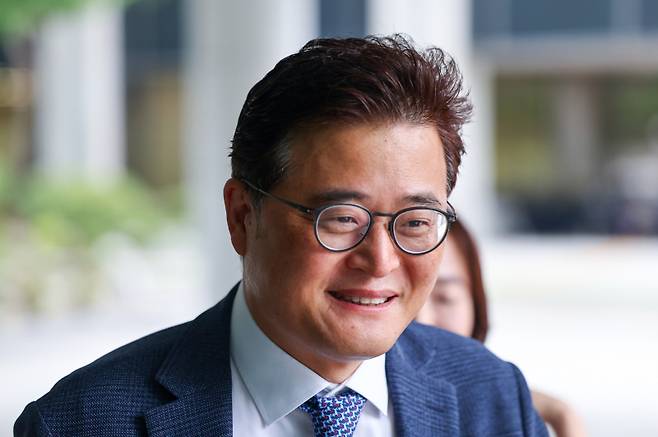 12·3 비상계엄' 관련 내란·외환 사건을 수사하는 조은석 내란 특별검사팀 박억수 특검보가 7일 특검 사무실이 마련된 서울고검으로 들어서고 있다. 연합뉴스 &nbsp;