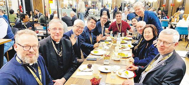 ‘글로벌 2033’ 대회에서 대표적인 리더들과 만찬 모습. 황성주 회장 제공