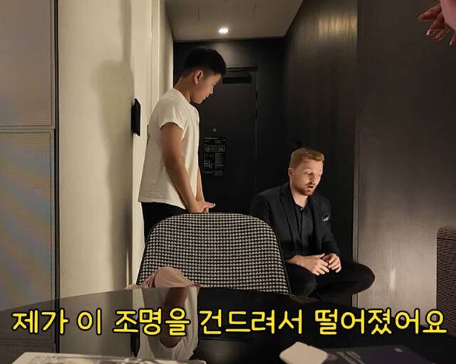 준우가 실수로 자신이 조명을 깨트렸다고 호텔 직원에게 설명하고 있다. / 유튜브 'A급 장영란' 캡처