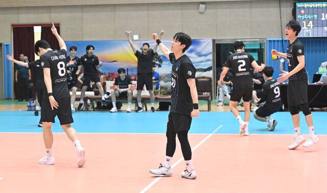 우승 확정 순간 환호한 현대캐피탈 선수들./KOVO