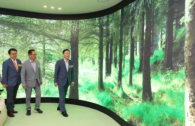 [서울=뉴시스] 강남힐링센터(신사) 개관 기념식-구청장라운딩. 2025.07.10. (사진=강남구 제공) *재판매 및 DB 금지