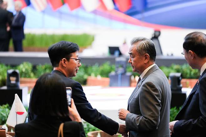 [쿠알라룸푸르=뉴시스]박윤주 외교부 제1차관은 10일 말레이시아 쿠알라룸푸르에서 개최된 제26차 아세안+3(한·일·중) 외교장관회의에 참석하여, 아세안+3 외교장관들과 함께 아세안+3 차원의 실질 협력 강화 방안 및 지역·국제 정세에 대해 의견을 교환했다. (사진=외교부 제공) 2025.07.10 *재판매 및 DB 금지