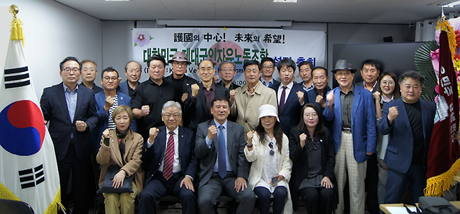 2023년 11월, 서울 종로빌딩에 위치한 자유연대 사무실에서 제대군인자유노조 설립 총회가 열렸다. 가장 왼쪽에 선 인물이 이희범 대표.