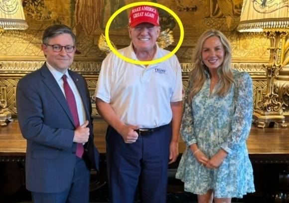 2차 암살 시도 사건 직후 도널드 트럼프 당시 공화당 대선 후보(중앙)의 모습. 출처=마이크 존슨 하원의장 엑스