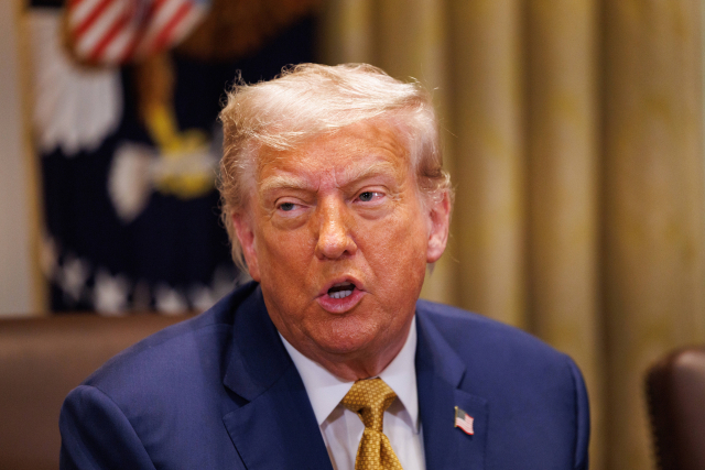 도널드 트럼프 미 대통령이 8일(현지 시간) 백악관에서 열린 각료회의에서 발언하고 있다. EPA연합뉴스