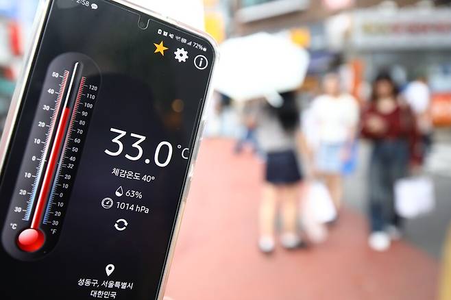 지난해 9월 중순 서울 전역에 폭염이 뒤덮은 가운데 오후 2시 59분쯤 서울 성수동에서 측정한 온도계가 섭씨 33도, 체감온도 40도를 기록하고 있다. ⓒ시사저널 임준선