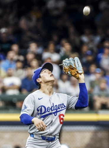LA 다저스 김혜성이 지난 8일 밀워키전에서 5회말 잭슨 추리오의 플라이볼을 잡아내고 있다. UPI연합뉴스