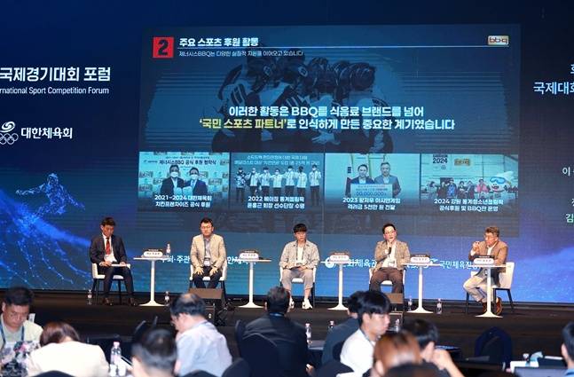 제7회 국제경기대회 포럼 중 패널 토론 모습. 왼쪽부터 이승환 대한축구협회 대외협력실 국내팀장, 최경환 대한양궁협회 사무처장, 정민규 SK텔레콤 스포츠기획팀 부장, 김성우 제너시스BBQ그룹 경영전략실장, 김도균 경희대학교 교수.  /사진=대한체육회