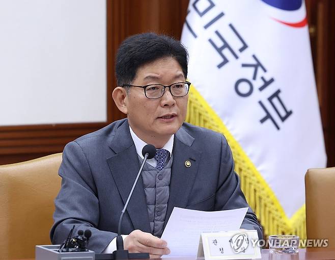 고광효 관세청장, 국정현안관계장관회의 발언 (서울=연합뉴스) 홍해인 기자 = 고광효 관세청장이 12일 정부서울청사에서 열린 국정현안관계장관회의 겸 경제관계장관회의 겸 산업경쟁력강화관계장관회의에서 발언하고 있다. 2025.2.12 [대통령실통신사진기자단] hihong@yna.co.kr