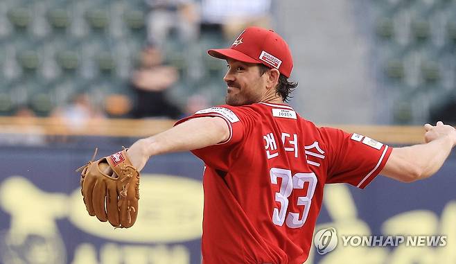 역투하는 SSG선발 앤더슨 [연합뉴스 자료사진]