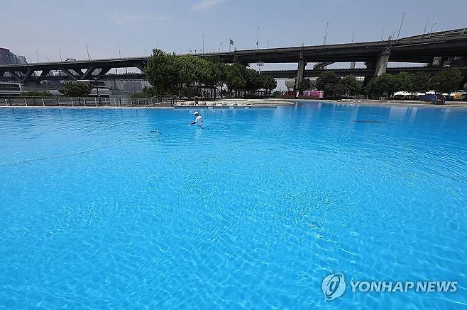 뚝섬한강공원 수영장 [연합뉴스 자료사진]