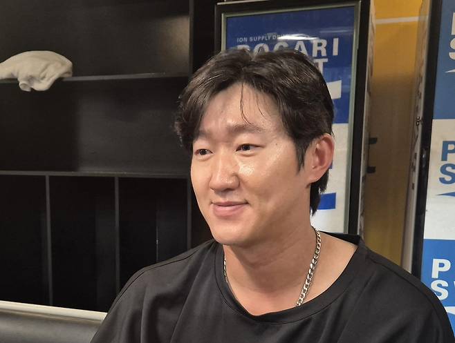 인터뷰하는 김민혁 (인천=연합뉴스) 김경윤 기자 = kt wiz 김민혁이 10일 인천SSG랜더스필드에서 열린 2025 프로야구 SSG 랜더스와 방문 경기를 마치고 인터뷰하고 있다. 2025.7.10.cycle@yna.co.kr