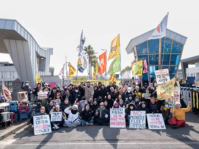 제주해군기지 앞에서 열린 집회 ⓒ제주의소리