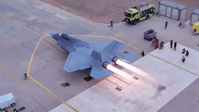 2024년 2월 첫 비행중인 KAAN