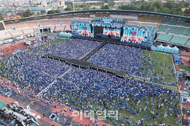 지난 5일 의정부종합운동장에서 열린 ‘싸이 흠뻑쇼 SUMMERSWAG 2025-의정부’ 전경.(사진=의정부시 제공)