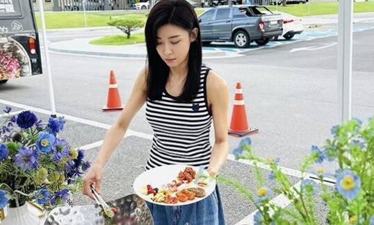 하지원처럼 먹는 양을 조절하더라도 특정 영양소는 제한하진 않는 게 좋다. [사진=SNS]