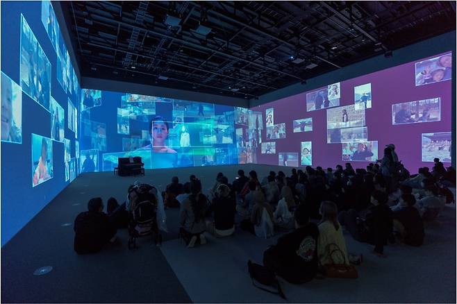 일본 오사카에서 열린 '오사카·간사이 엑스포'에서 산업통상자원부 주최, 대한무역투자진흥공사(KOTRA) 주관으로 한국관이 참여해 디지털·AI 기술을 선보였다. 3관 '같은 시간 속의 선물' 전시 모습 (2025 오사카간사이엑스포 한국관 홈페이지 캡처)