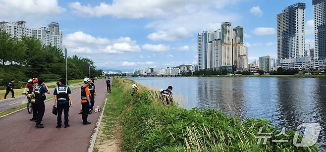 11일 오전 발생한 울산 남구 태화강 수난사고 구조현장 사진.(울산소방본부 제공. 재판매 및 DB 금지)