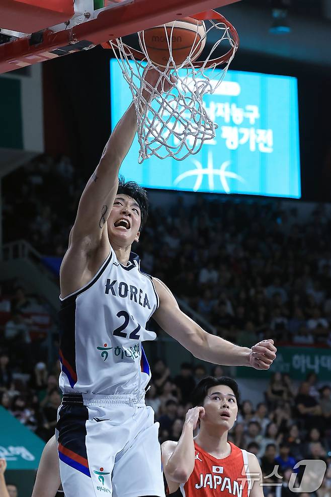 11일 오후 경기도 안양 정관장 체육관에서 열린 하나은행 초청 2025 남자농구 국가대표 평가전 대한민국과 일본의 경기에서 여준석이 덩크슛을 시도하고 있다. 2025.7.11/뉴스1 ⓒ News1 박정호 기자