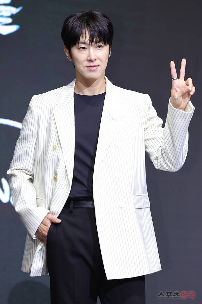 디즈니+ 오리지널 시리즈 '파인: 촌뜨기들' 제작발표회에 참석한 배우 정윤호. 25.7.8 ⓒ이혜영 기자 lhy@hankooki.com