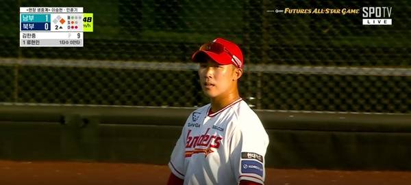 우익수로 선발 출전한 이승민. ⓒSPOTV 중계화면 캡처
