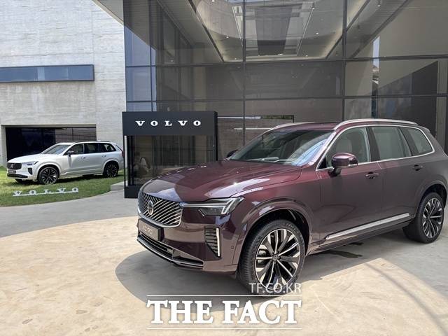 지난 9일 오전 시장의 높은 기대를 받고 있는 볼보 플래그십 스포츠유틸리티차(SUV) '더 뉴 XC90'의 매력을 도로 위에서 직접 확인해 봤다. /황지향 기자