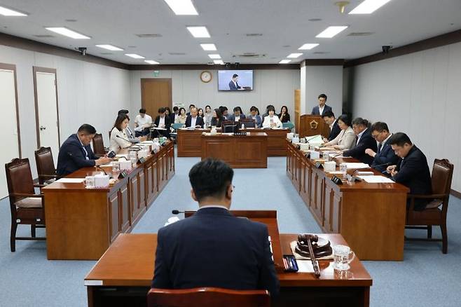 전남도의회 의회운영위원회는 제392회 임시회 제1차 회의를 열고, 의회사무처의 하반기 주요 업무를 점검했다. 전남도의회 제공