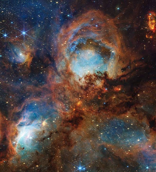 제임스 웹 우주 망원경이 촬영한 일명 '냥발 성운'이라 불리는 고양이 발 성운(NGC 6334)./미 항공우주국(NASA), 유럽우주국(ESA), 캐나다우주국(CSA), 우주망원경과학연구소(STScl)