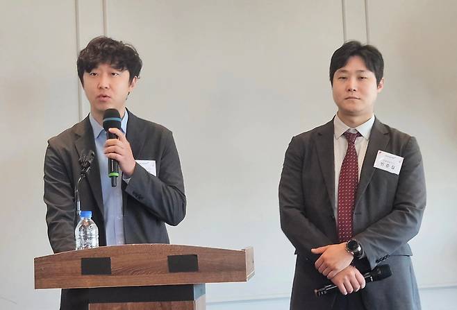 김동현(왼쪽)·빈준길 뉴로핏 공동대표이사가 IPO 기자간담회에서 질의응답을 받고 있다./염현아 기자