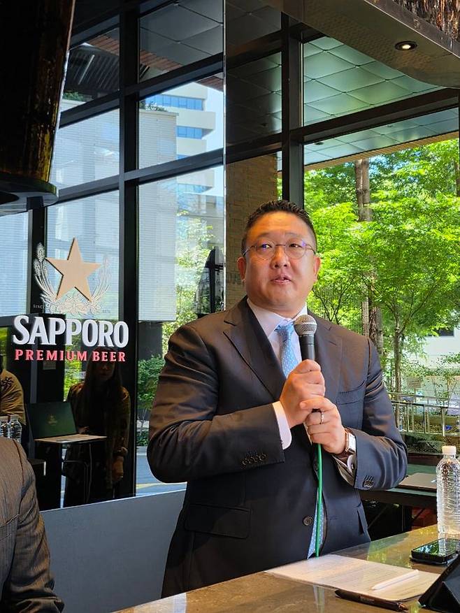 11일 성동구 연무장5길 '삿포로 프리미엄 비어스탠드' 오픈 미디어행사에서 정범식 엠즈베버리지 대표이사가 ‘삿포로 프리미엄 비어스탠드’에 대해 설명하고 있다.ⓒ임유정 기자