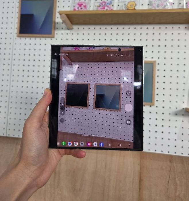 9일(현지시간) 미국 뉴욕 브루클린에서 열린 삼성 갤럭시 언팩 현장. 갤럭시Z폴드7 제품 사진.ⓒ임채현 기자